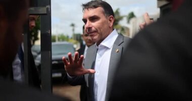 Artigo: G1: Flávio monta estratégia para se distanciar do bolsonarismo ideológico