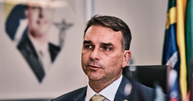 Artigo: Folha: Flávio ameaça apoio a Sérgio Moro, caso Ratinho Jr. saia candidato a presidente