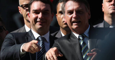 Artigo: Site aponta estratégia em separação de Flávio de sobrenome Bolsonaro para eleição