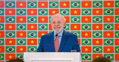 Artigo: Presidente do PT diz que crise do Caso Master pode beneficiar Lula em 2026