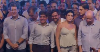 Artigo: Herdeira política, filha de ACM Neto volta a subir no palanque do pai em Feira