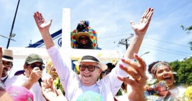 Artigo: Caetano garante pagamento do reajuste dos professores nos próximos dias, se Câmara aprovar hoje