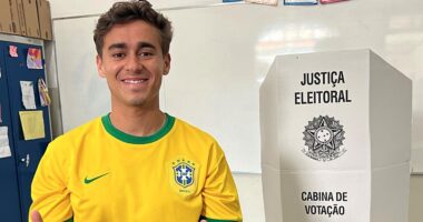 Artigo: Deputados do PT acionam PGE após Nikolas Ferreira usar avião de Daniel Vorcaro