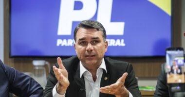 Artigo: Kim Kataguiri aponta motivos para silêncio de Flávio Bolsonaro sobre Banco Master