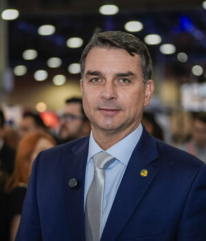 Artigo: CNN Brasil: aliados temem que “nova Zambelli” possa prejudicar campanha de Flávio Bolsonaro