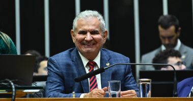 Artigo: Angelo Coronel recua e agora diz que não é contra redução da jornada 6×1