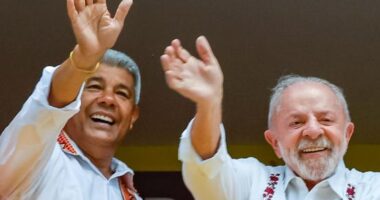 Artigo: Atlas: Lula tem 53,2% contra 34,5% de Flávio Bolsonaro no Nordeste; Caiado tem 4%