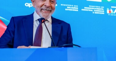 Artigo: Na Bahia, Lula defende reestatizar refinaria de Mataripe