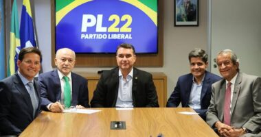 Artigo: Flávio vem à Bahia para estreitar laços com ACM Neto, diz presidente do PT em Salvador