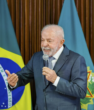 Artigo: Lula orienta ministros a buscar novos mercados após novo tarifaço dos EUA