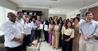 Artigo: UGT-BA entrega manifesto ao senador Otto Alencar em defesa do fim da escala 6×1