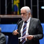 Artigo: Jaques Wagner lembra do 8/1 faz e alerta a jovens em defesa da democracia