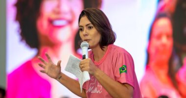 Artigo: Em meio a tensão no PL, legenda abre as portas para possível filiação de Michelle Bolsonaro