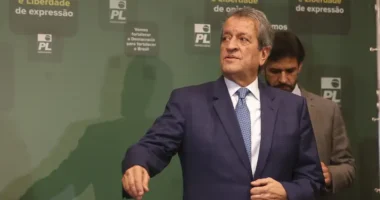 Artigo: Valdemar diz que Michelle não pretende atuar em campanha de Flávio Bolsonaro