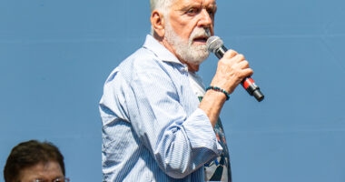 Artigo: Jaques Wagner critica estratégia de “palanque aberto” defendida pela oposição baiana