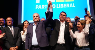 Artigo: Flávio Bolsonaro descarta troca na chapa e diz confiar em Alfredo Gaspar como vice