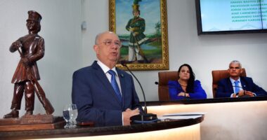 Artigo: Denuncia mostra bairro de Feira de Santana abandonado; prefeito governa desde 2001