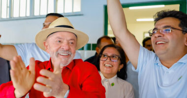 Artigo: AtlasIntel/Bloomberg: Lula lidera com 43% e Flávio Bolsonaro aparece com 37,4%