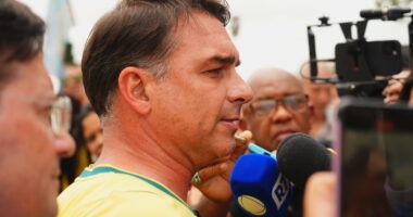 Artigo: Partidos fazem pedido para a cassação do mandato de Flávio Bolsonaro no Senado