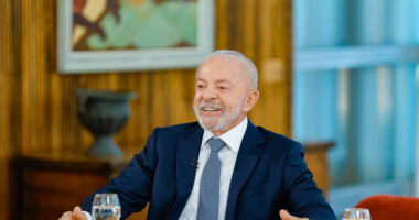 Artigo: Flávio perde espaço e Lula avança no apoio entre eleitores evangélicos e católicos, diz pesquisa