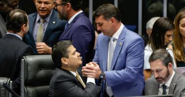 Artigo: O Globo: Alcolumbre se distancia de Flávio Bolsonaro em meio a crise com Vorcaro