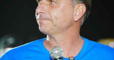 Artigo: Abaixo-assinado pede revogação de título de cidadão soteropolitano concedido a Flávio Bolsonaro