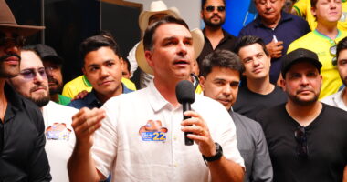 Artigo: Leitor denuncia assédio para apoiar Flávio Bolsonaro em Feira de Santana